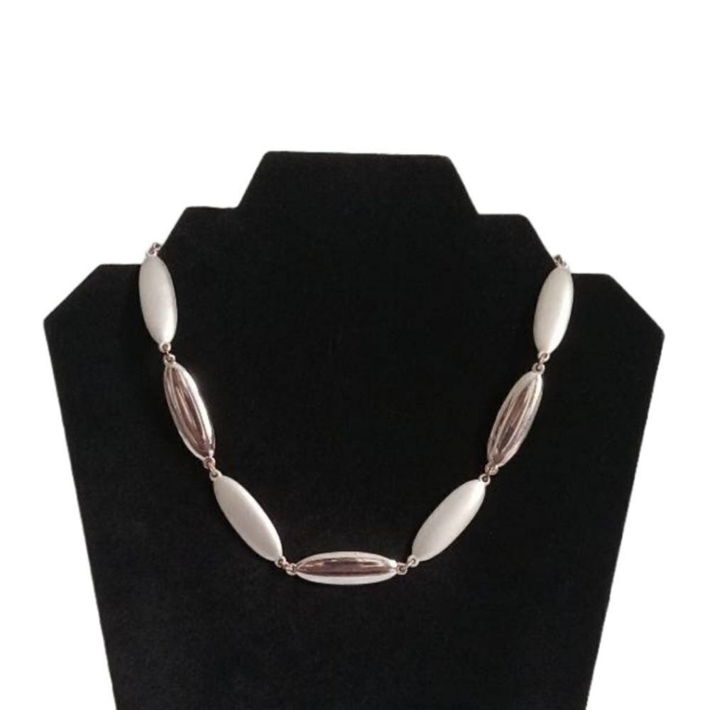 Vintage Trifari Silver Toned Finish Shiny and Matte Oval Metal Links Necklace